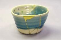 Sua vida está desfeita em pedaços? Tente... Kintsukuroi!